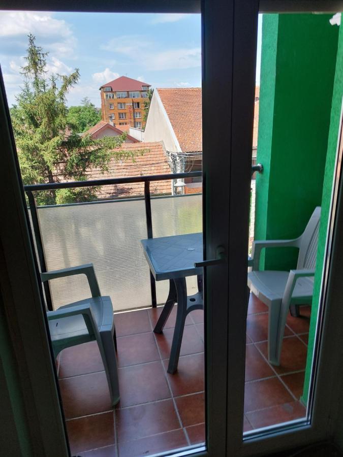 Apartamento Oaza Mira + Free Parking Novi Sad Exterior foto